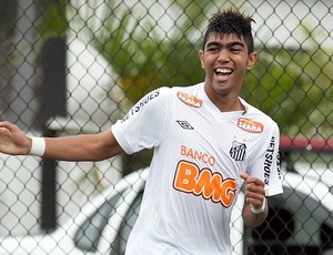 Pai de joia santista revela sondagem do São Paulo, mas rival nega