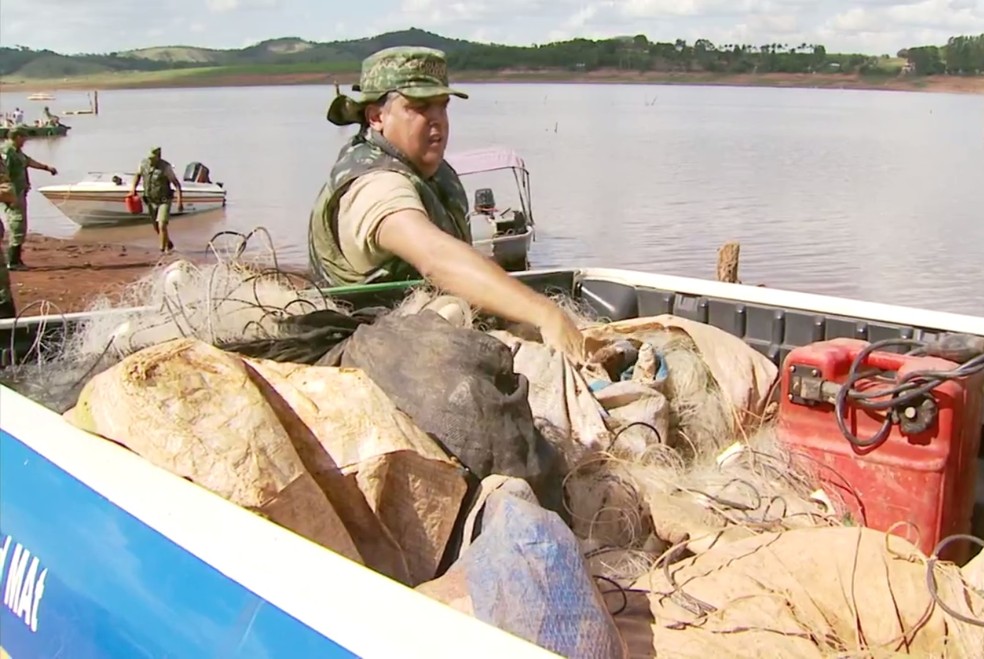 Polícia Militar do Meio Ambiente está fiscalizando pontos de pesca proibida na região durante a piracema (Foto: Reprodução / EPTV)