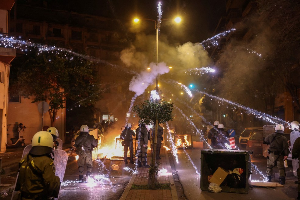 Polícia na cidade de Tessalônica, na Grécia, em 6 de dezembro de 2022 — Foto: Alexandros Avramidis/Reuters