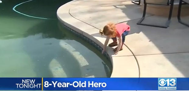 Menina caiu na piscina e estava se afogando (Foto: Reprodução)