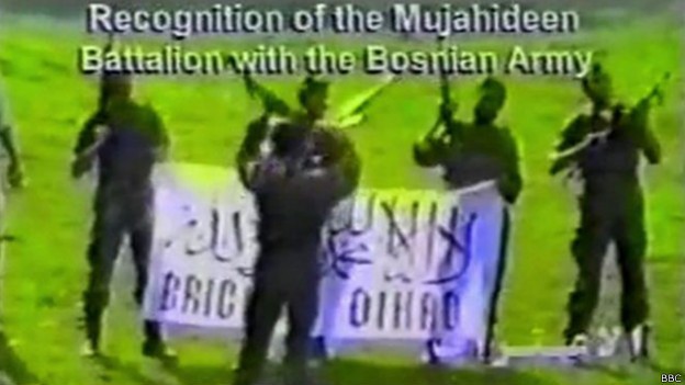 Combatentes islâmicos da Bósnia-Herzegovina (Foto: BBC)
