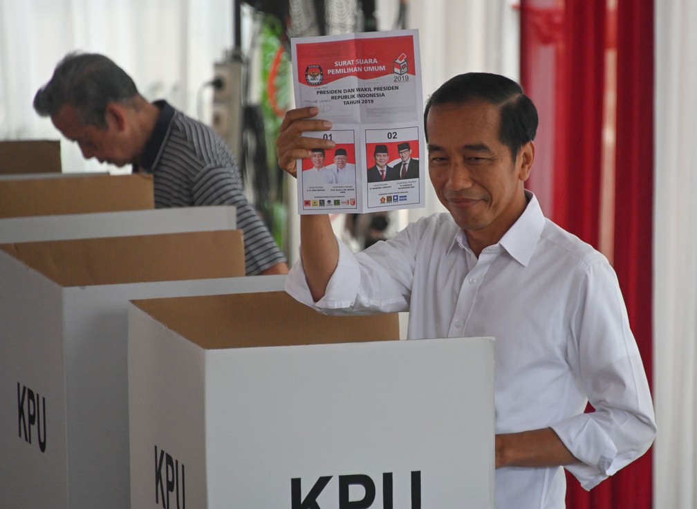 Joko Widodo cultivou uma imagem de homem do povo e deve vencer as eleições — Foto: Bay Ismoyo / AFP