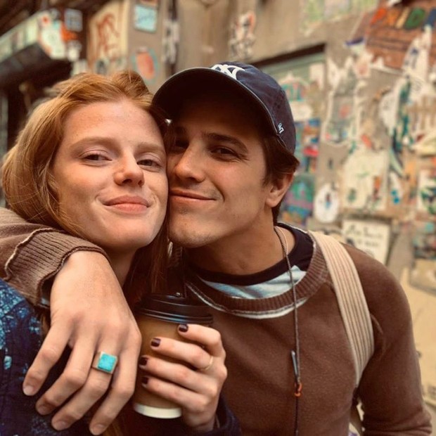 Romolo Arantes e a namorada (Foto: Reprodução/Instagram)