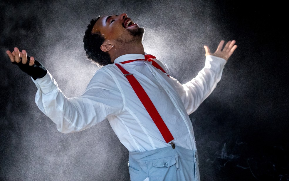 Espetáculo é primeiro solo do ator Fernando Santana (Foto: Diney Araújo / Divulgação)