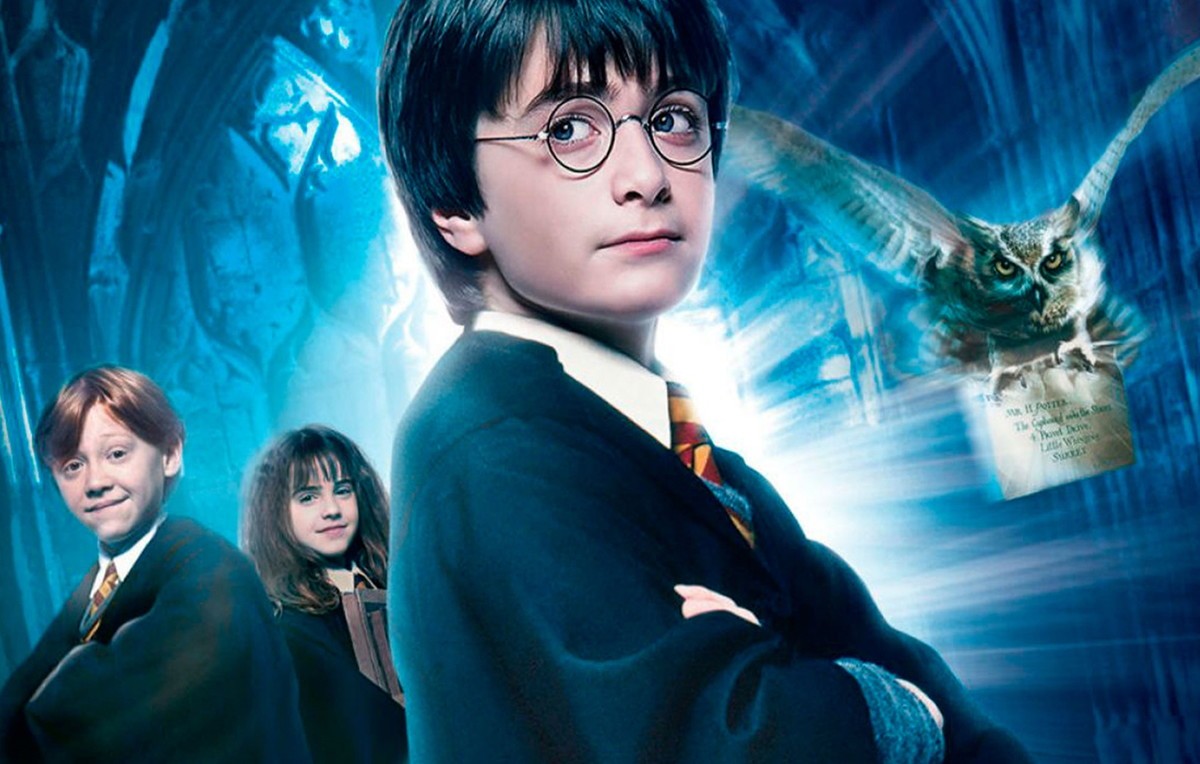 Primeiro título da saga, Harry Potter e a Pedra Filosofal desembarcou no Brasil em 1º de janeiro de 2000 e logo conquistou milhares de leitores no país (Foto: Reprodução)