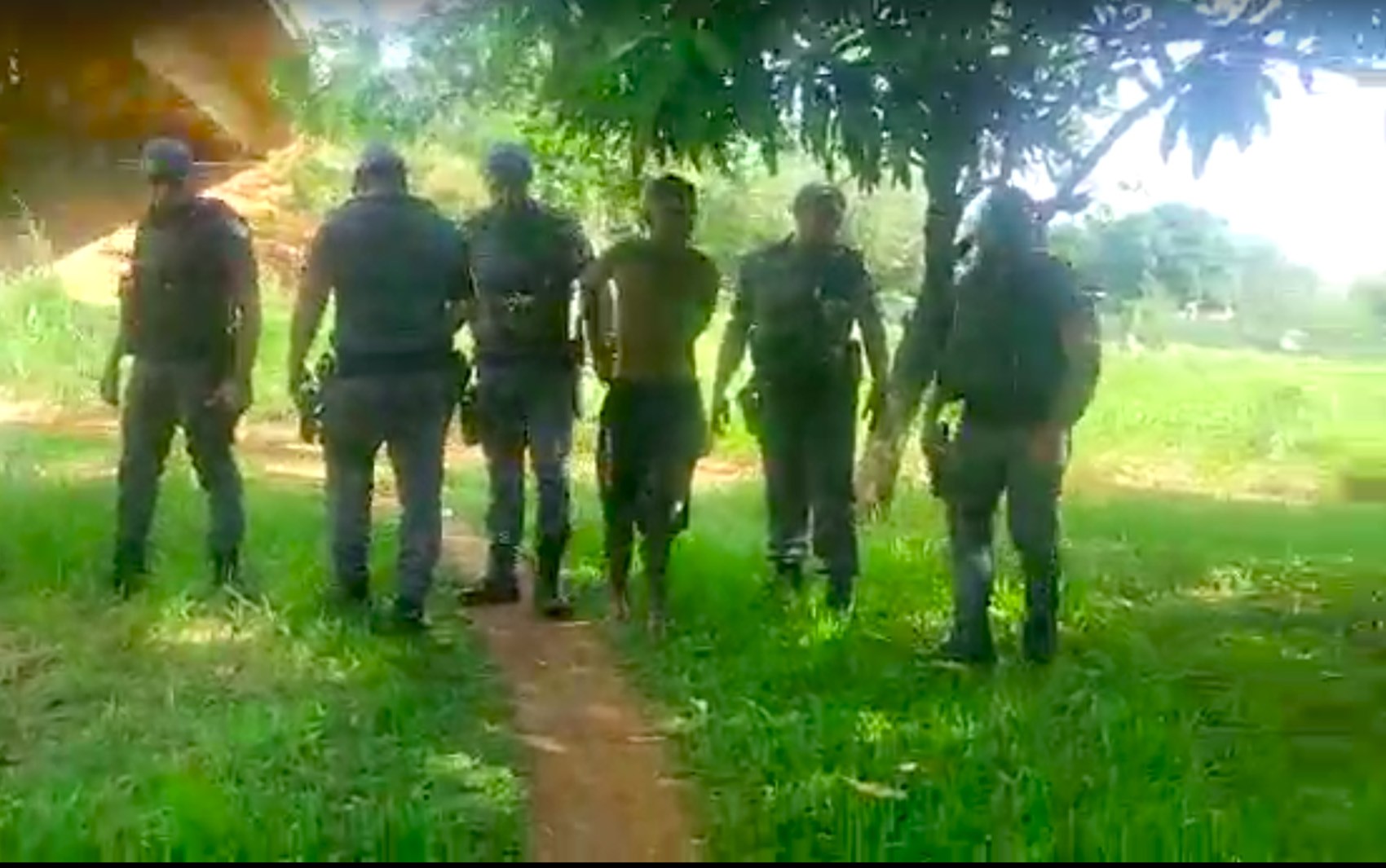 Ladrão pula no córrego para tentar escapar da polícia, mas acaba preso em Ribeirão Preto, SP  