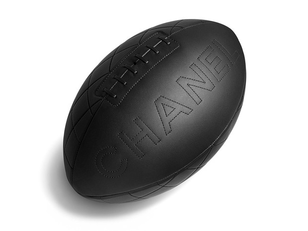 Bola de Rugby da Chanel (Foto: Divulgação)