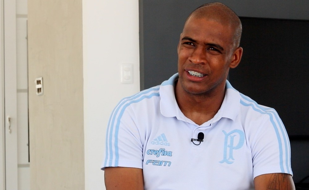 Pensando na titularidade, Jailson treina nas férias e fala em voltar ao seu lugar