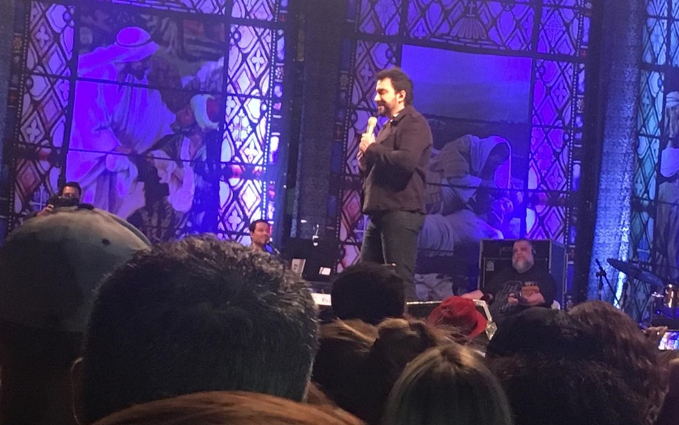 Padre Fábio De Melo Emociona Fiéis Em Show Durante Festa Do Divino