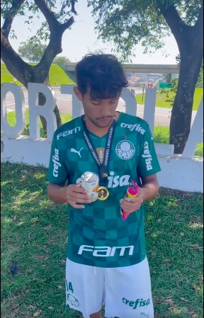 Gustavo Scarpa celebra título do Palmeiras com Trakinas e leite condensado (Foto: Reprodução: Instagram)