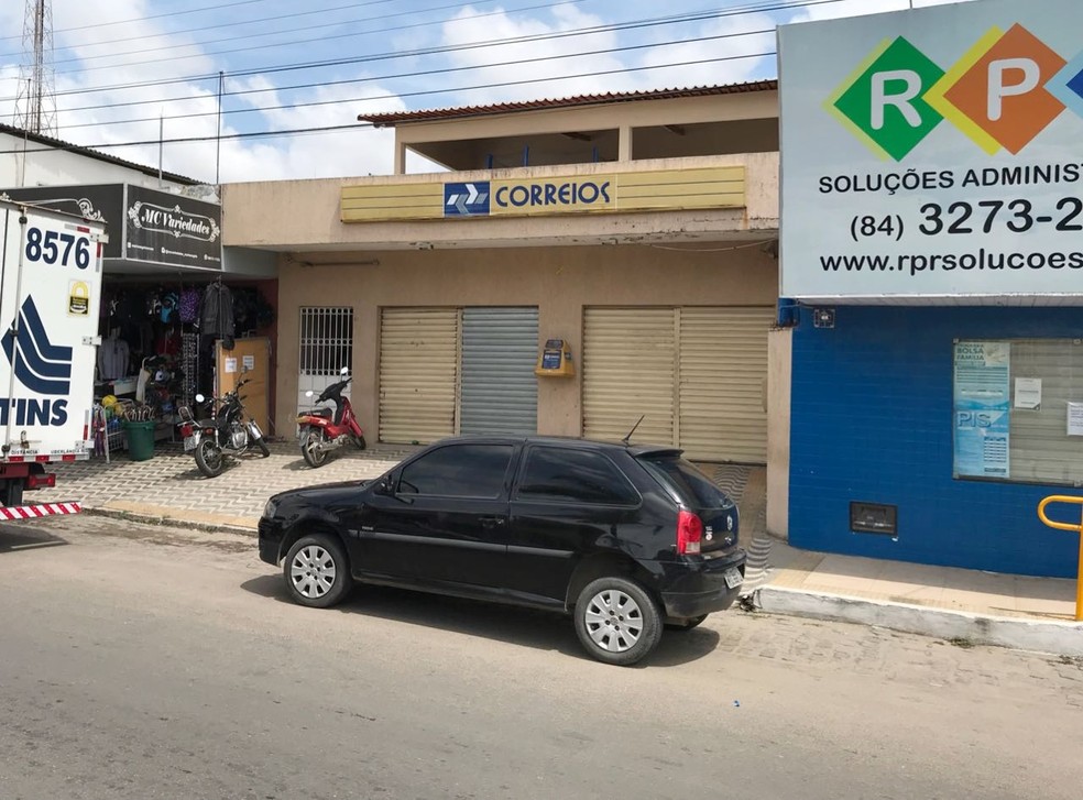 Correios de São José de Mipibu, na Grande Natal, foi alvo de criminosos na manhã desta segunda-feira (4) (Foto: Kleber Teixeira/Inter TV Cabugi)
