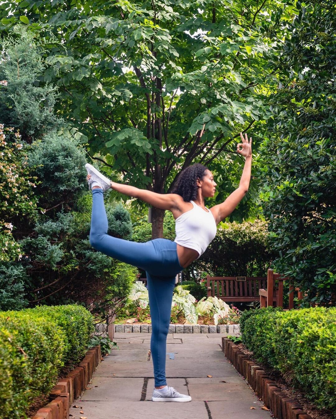 Comece o dia com uma rotina de alongamentos inspirada no ioga (Foto: Reprodução/Instagram @fourseasons)