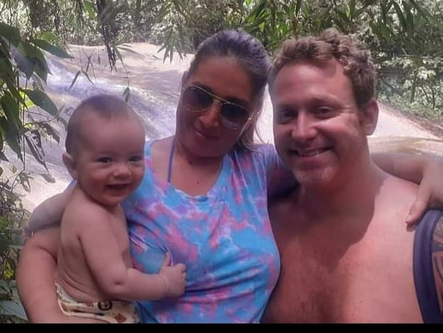 Sérgio Hondjakoff, o Cabeção, com a namorada, Danielle Monteiro, e o filho, Benjamin (Foto: Reprodução/Instagram)