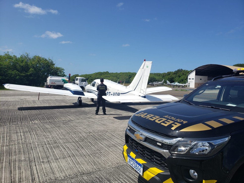Foi apreendida uma aeronave registrada em nome de empresa do ex-prefeito de cidade de Ibititá. — Foto: Divulgação / PF