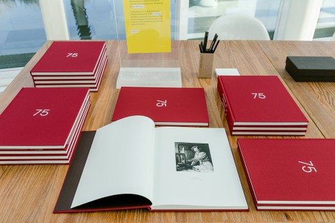 Amsterdam Sauer leva exposição de fotos do livro ‘’75’’ ao Rio de Janeiro    