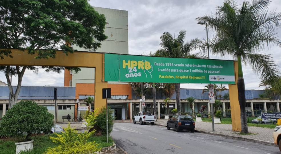 Vítima precisou ser transferida para  o Hospital Regional de Betim — Foto: Aluísio Marques/TV Globo