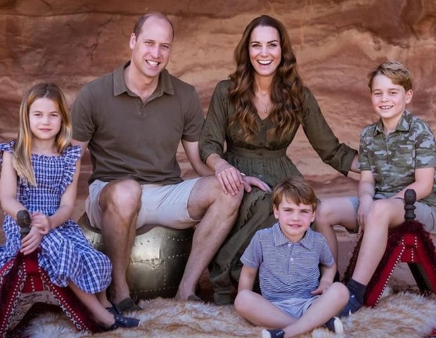  Kate Middleton e Príncipe William com filhos (Foto: Instagram)