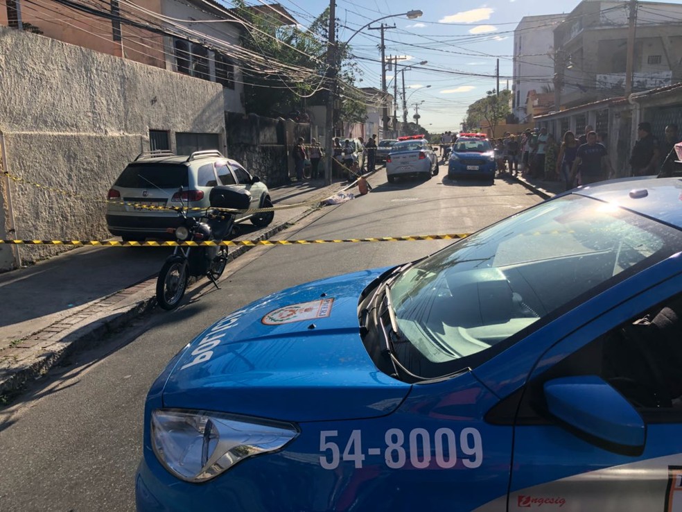Policial militar foi morto na manhã desta quarta-feira (16) no Rio de Janeiro. (Foto: Fábio Neder/ TV Globo)