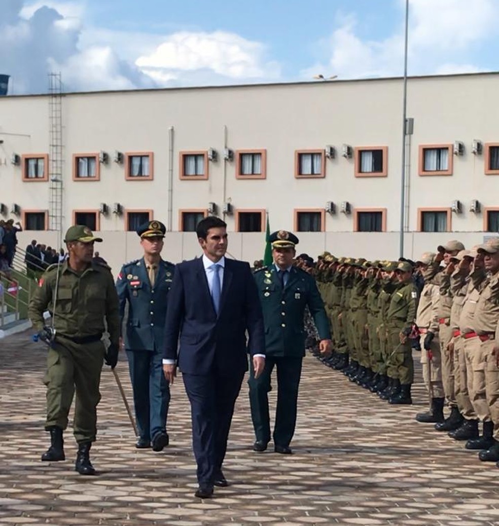 Helder Barbalho recebe honrarias militares em Marabá — Foto: Adriano baracho/ TV Liberal