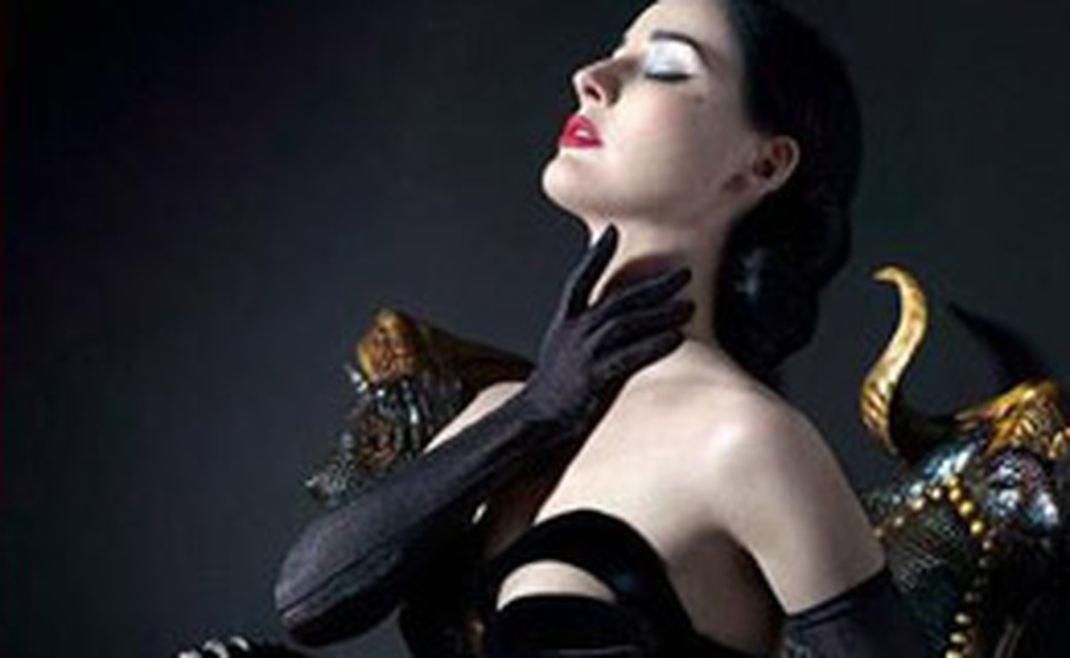 Quel Est Le Métier De Dita Von Teese Dita von Teese posa para Markus Klinko e Indrani | Moda e Beleza | gnt