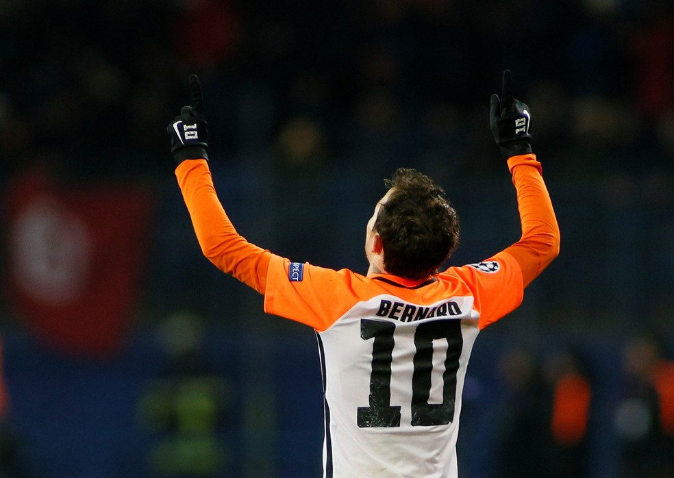 Bernard comemora o gol do Shakhtar contra o Manchester City (Foto: Reuters)