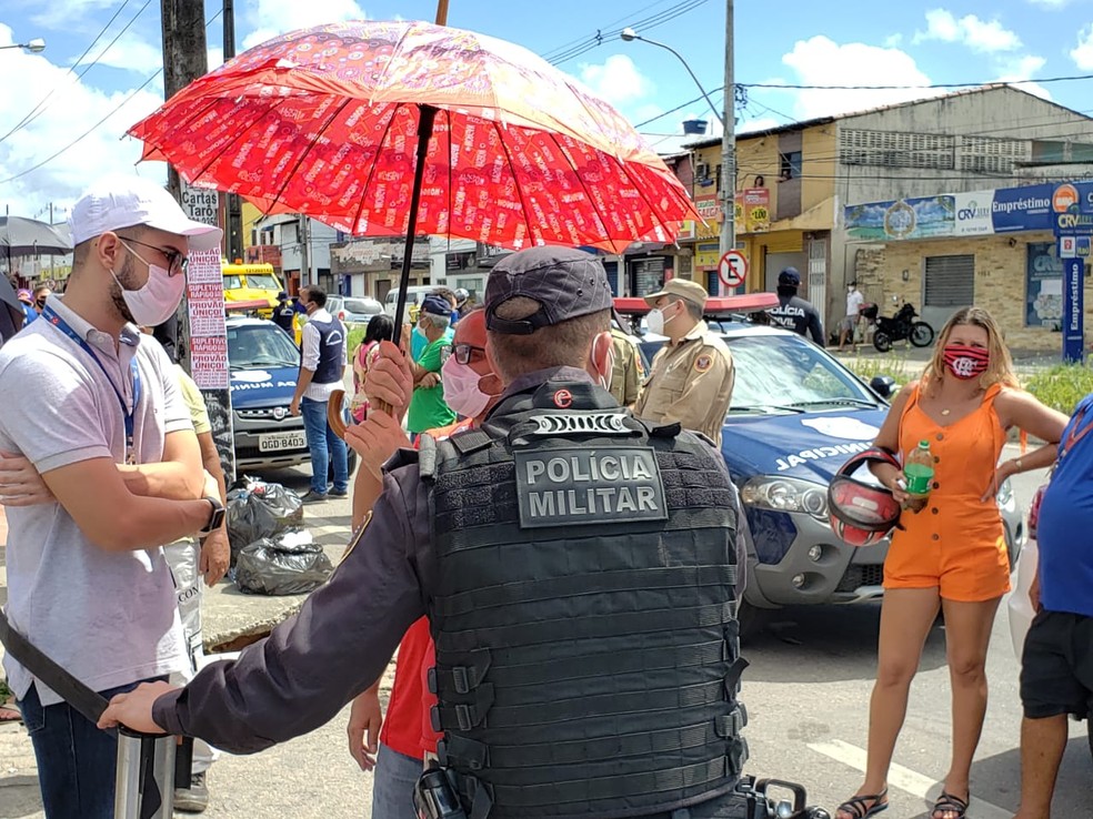 Operação conjunta da Polícia Militar e da prefeitura de São Gonçalo do Amarante para aumentar isolamento social no RN — Foto: PM/Divulgação
