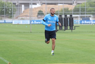 Por ano inesquecível, Edinho revela cobrança em grupo de mensagens