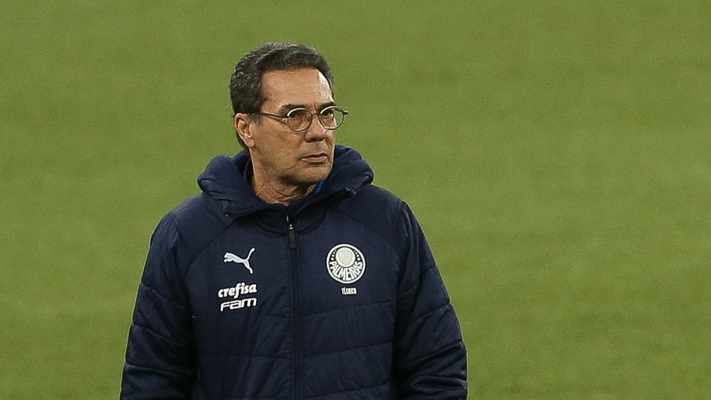 Luxa fala em perseguição e que conhece o Palmeiras: 'Anos e anos'