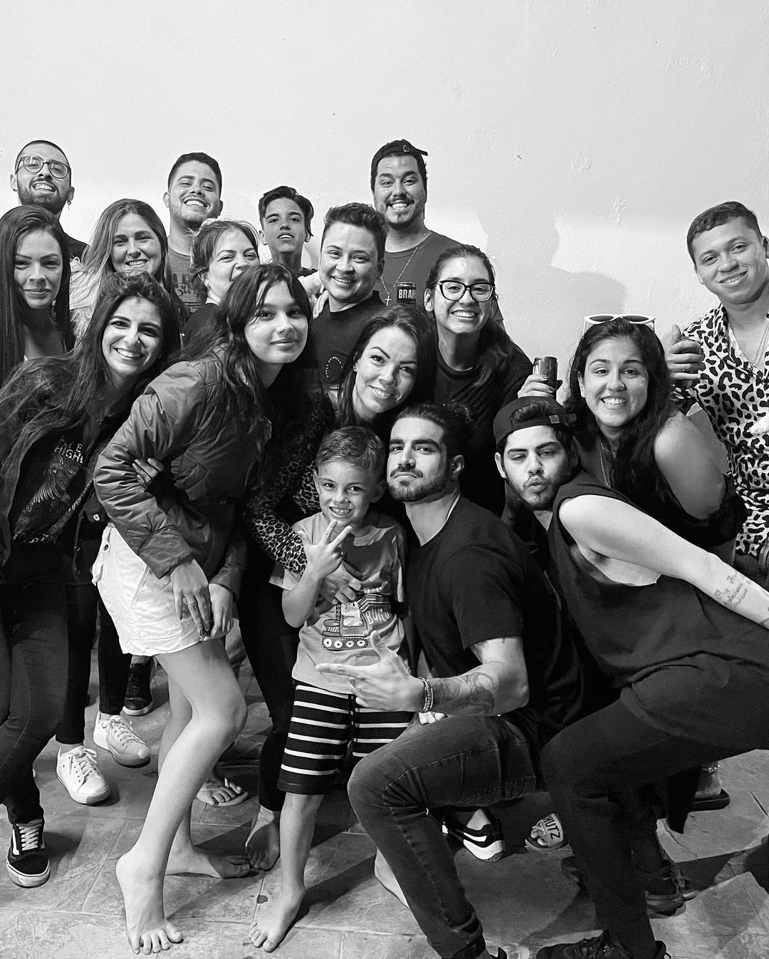 Caio Castro e a família (Foto: Reprodução Instagram)
