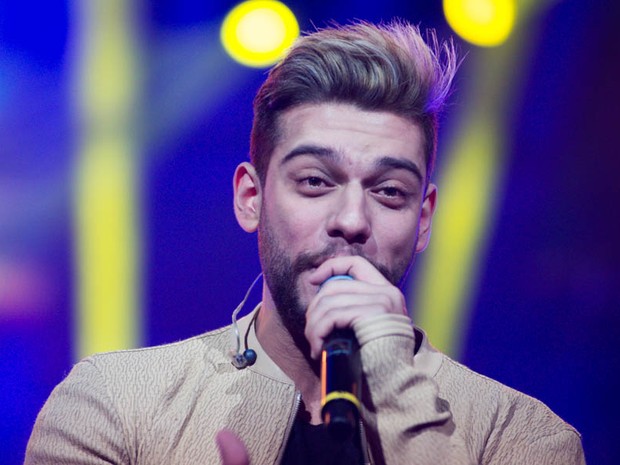 Lucas Lucco canta a balada 'Pra te fazer lembrar' e arranca gritos das fãs em Barretos. (Foto: Érico Andrade/G1) Lucas Lucco canta a balada 'Pra te fazer lembrar' e arranca gritos das fãs em Barretos. (Foto: Érico Andrade/G1)