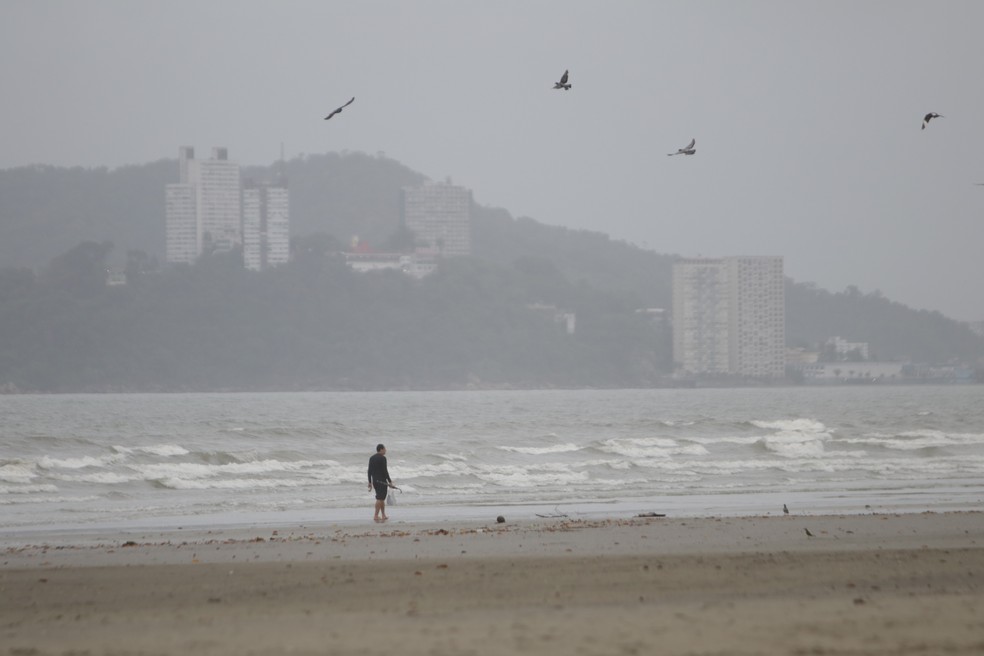 Defesa Civil faz alerta de chuvas fortes a partir de domingo em Santos, SP — Foto: Vanessa Rodrigues/Jornal A Tribuna 