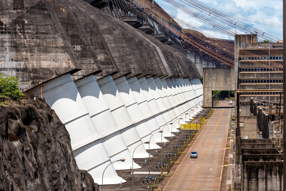 A margem brasileira de Itaipu investirá cerca de R$ 1 bilhão na revitalização do sistema, em Foz do Iguaçu — Foto: Rubens Fraulini/Itaipu Binacional