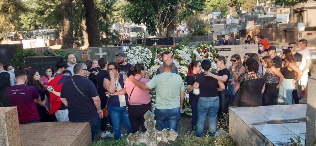 Cerca de 250 pessoas participaram do cortejo a Renan Silva Loureiro no cemitério da Lapa, em São Paulo — Foto: Divulgação/Arquivo pessoal