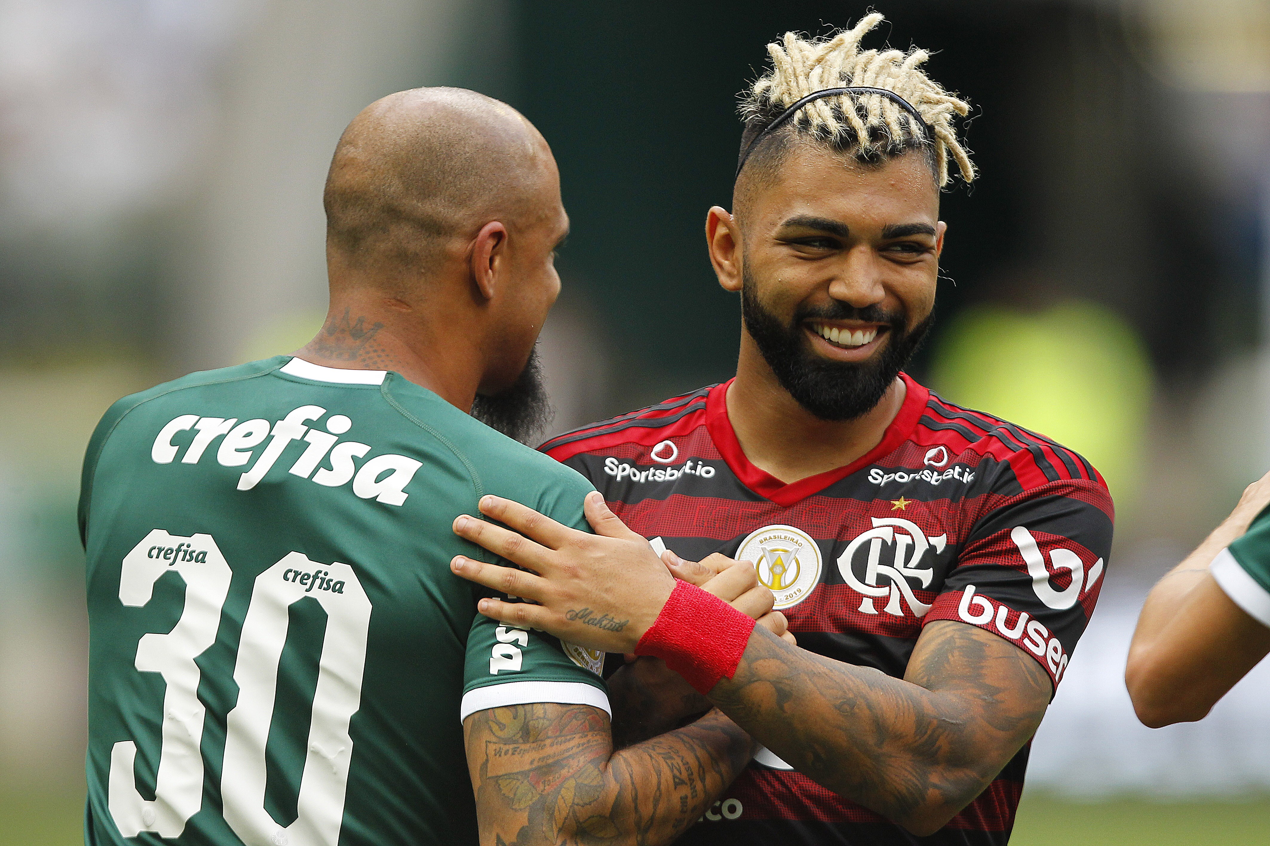 Felipe Melo e Gabigol durante jogo Palmeiras x Flamengo, válido pelo Campeonato Brasileiro (Foto: Getty Images)