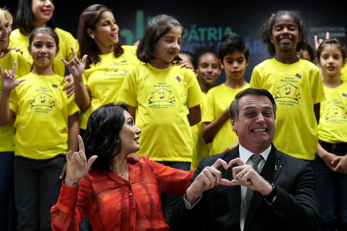 Em cerimônia com Bolsonaro e Michelle, governo lança programa de incentivo ao trabalho voluntário
