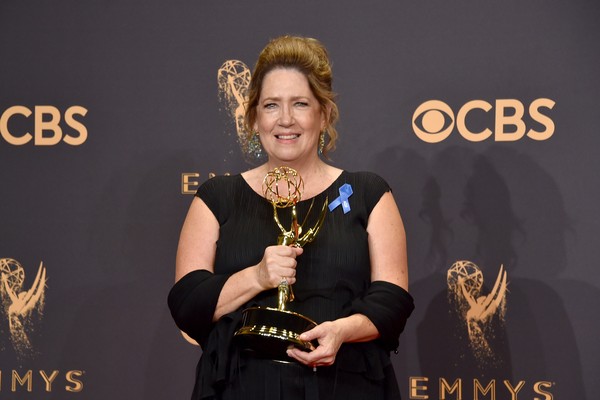 Ann Dowd brilhou em The Handmaid's Tale e levou o Emmy de Melhor Atriz Coadjuvante em Série Dramática (Foto: Getty Images)