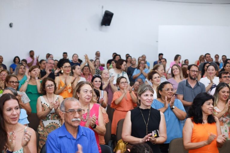 Prefeitura fatia percentuais e sanciona reajuste no salário dos professores de Campo Grande