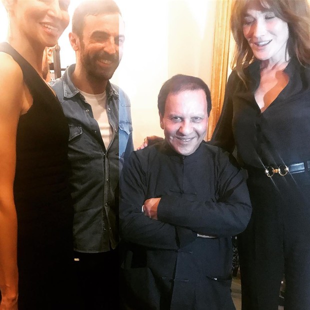 Praises for the Azzedine Alaia show from Farida Khelfa, Nicolas Ghesquiere, creative director of Louis Vuitton, and former model and one-time France’s First Lady Carla Bruni-Sarkozy after the July couture in Paris (Foto: reprodução/instagram)