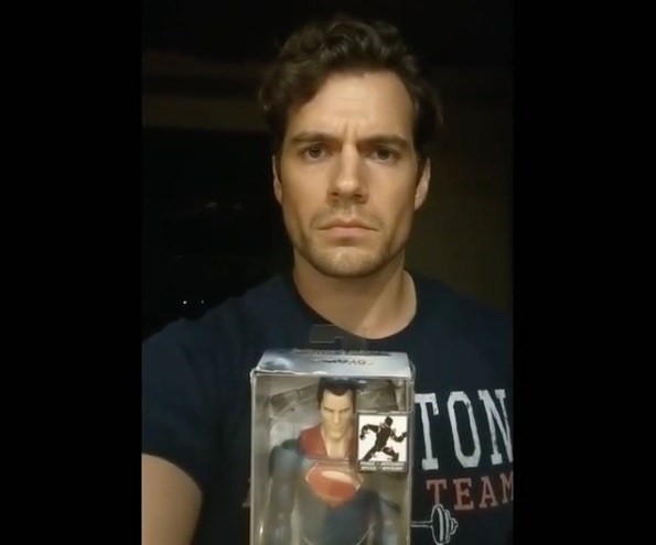 Vídeo: Henry Cavill confirma retorno ao papel de Superman