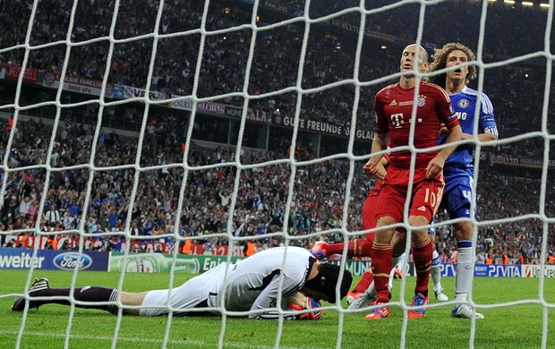 Robben perde penalt (Foto: AFP)