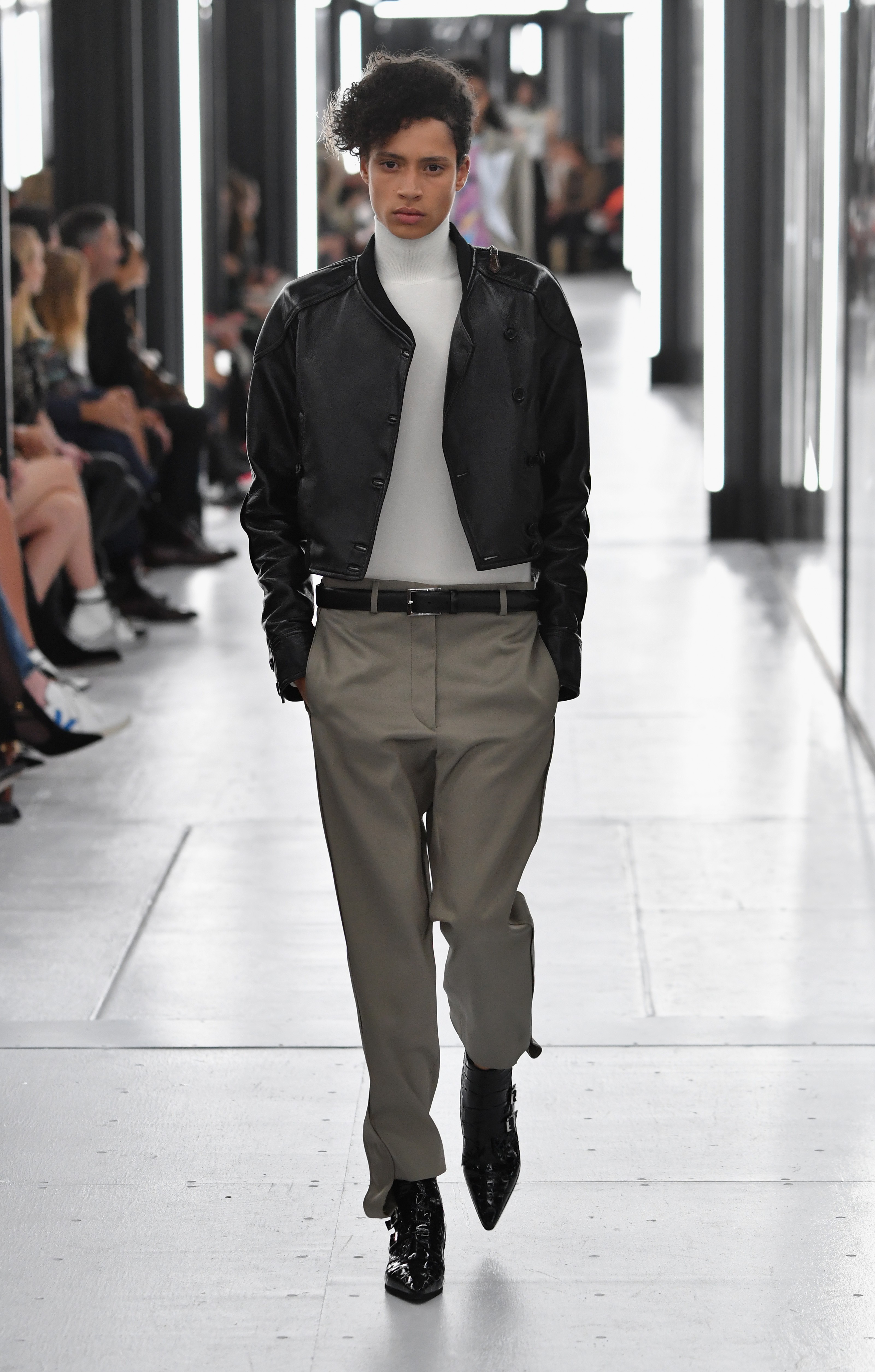 Louis Vuitton aposta em roupas sem gênero (Foto: Getty Images)