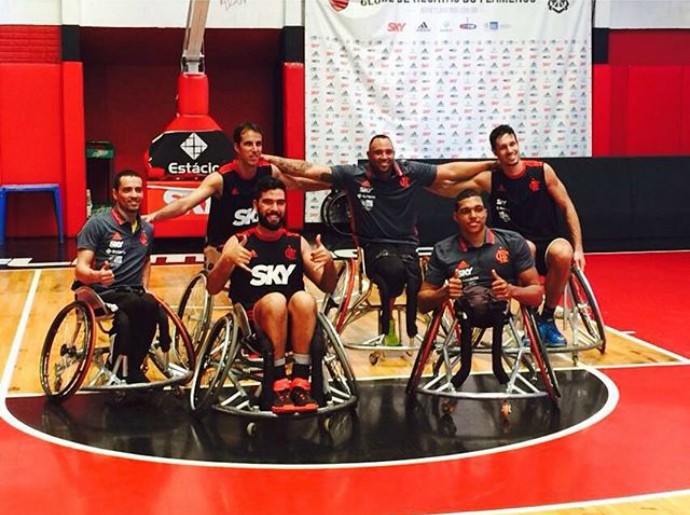 Atletas do Fla fazem treino diferente com seleção do basquete paralímpico