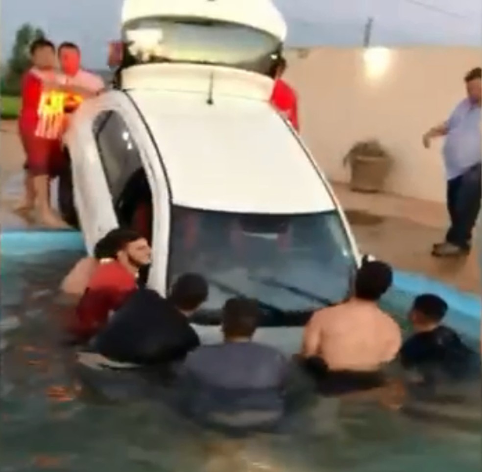 Jovem Explica Selfie Com Carro Que Caiu Em Piscina Durante Churrasco Se Nao Registrasse Ninguem Acreditaria Bauru E Marilia G1