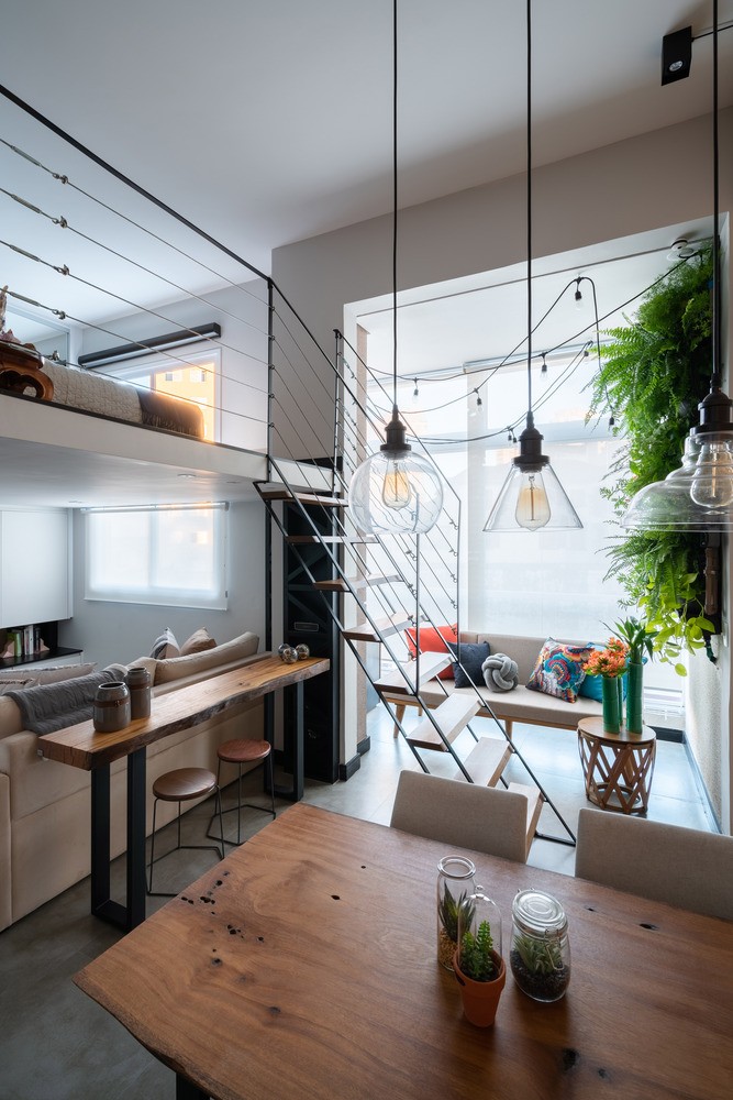 Décor do dia: sala de jantar integrada em loft industrial (Foto: Kadu Lopes)