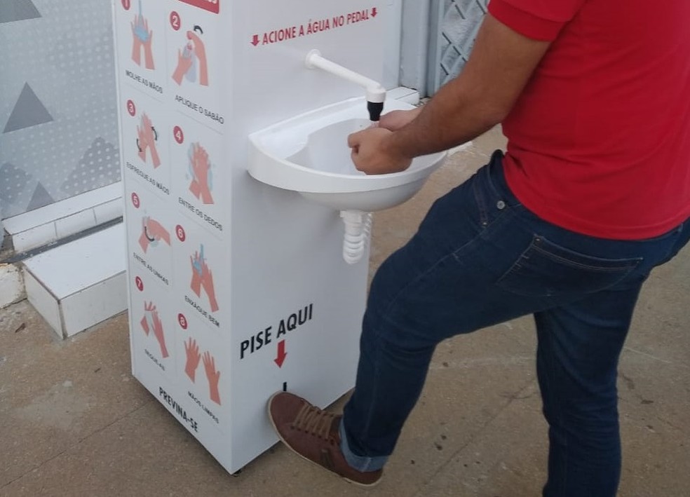 Lavatórios e recipientes para álcool em gel, acionados por pedal, são desenvolvidos na Paraíba para prevenir e minimizar à Covid-19 — Foto: Sebrae/Divulgação