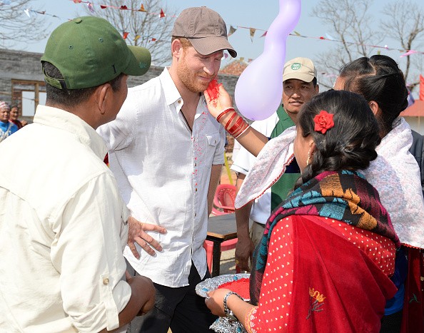 Príncipe Harry esbanja simpatia em visita oficial ao Nepal (Foto: Divulgação)