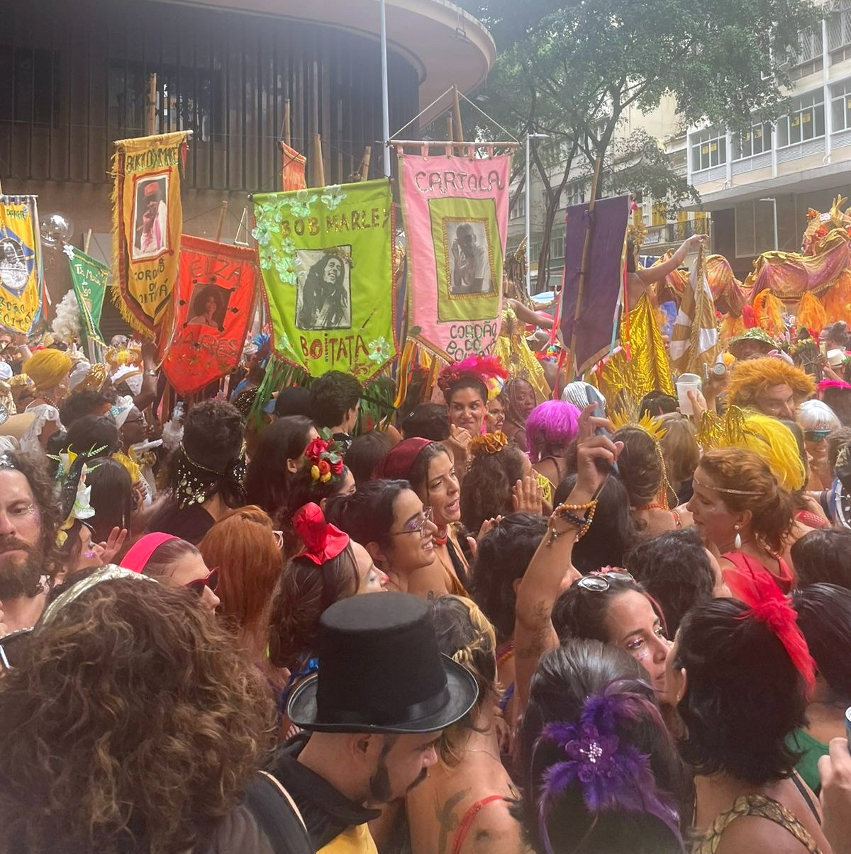 Boitatá, Carrossel de Emoções, Fogo e Paixão: domingo de pré-carnaval no Rio tem profusão de blocos; FOTOS