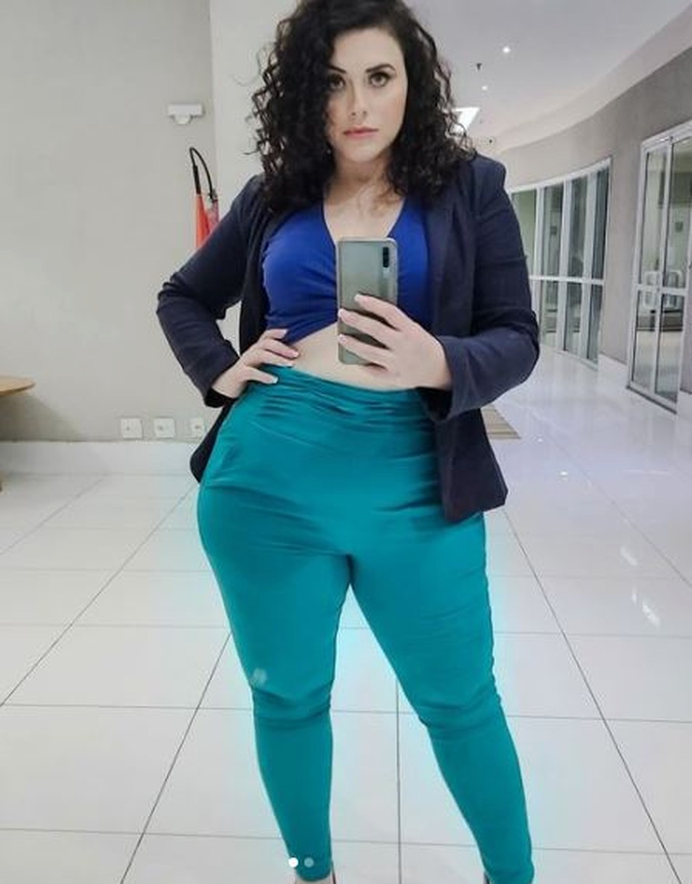 Anna Karina de barriga de fora: miss empoderada e bem vestida — Foto: Reprodução/Redes sociais