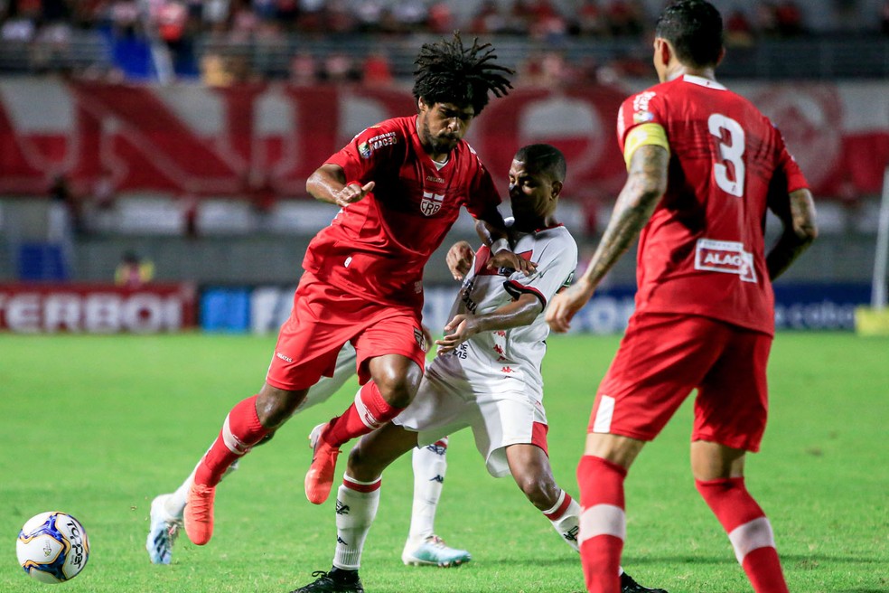 Contra o Vitória, Barbio entrou no segundo tempo — Foto: Ailton Cruz - Gazeta de Alagoas