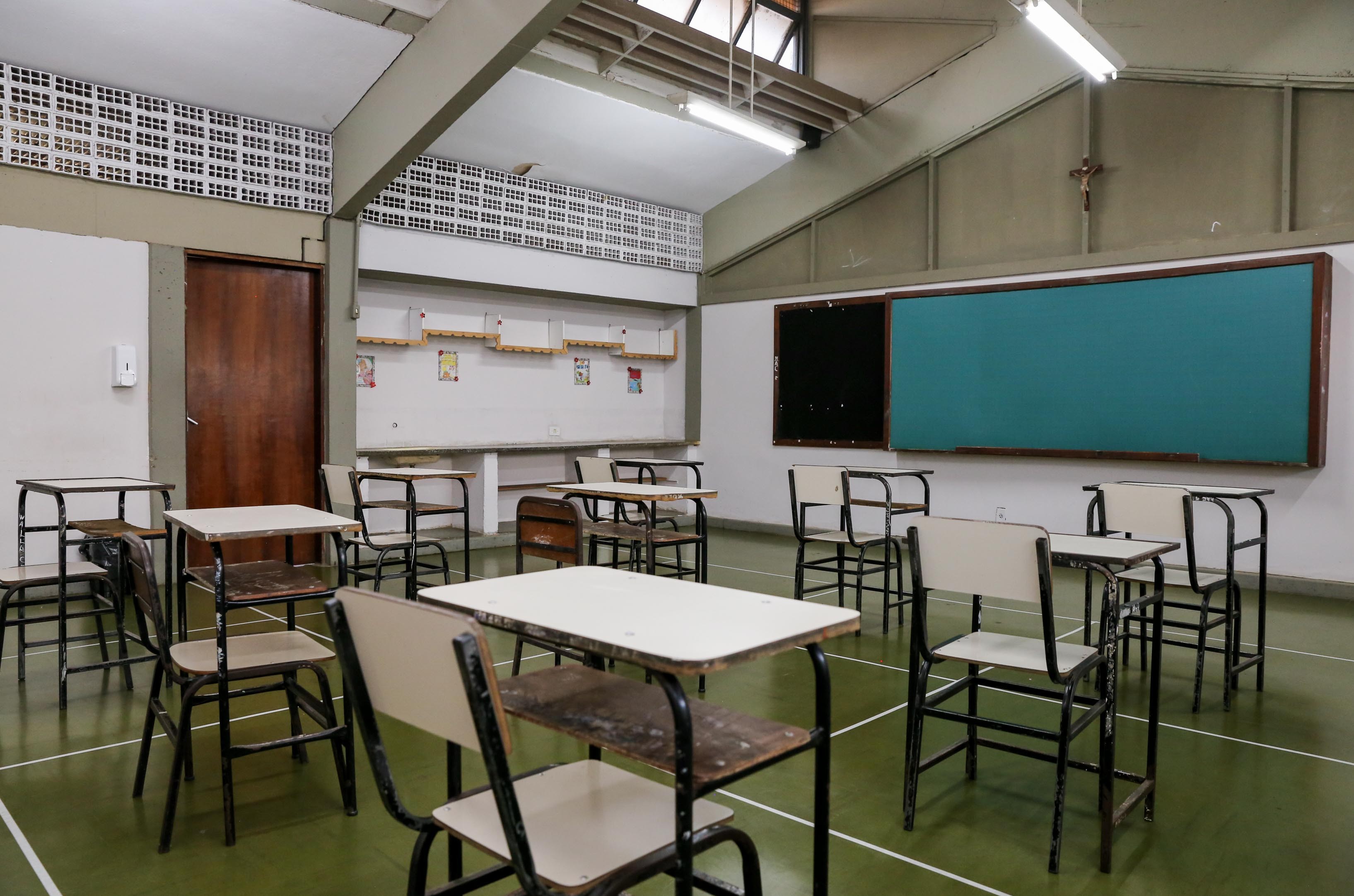 Projeto do governo de Minas prevê aumento de quase 13% no piso salarial dos professores; categoria diz que valor é insuficiente 